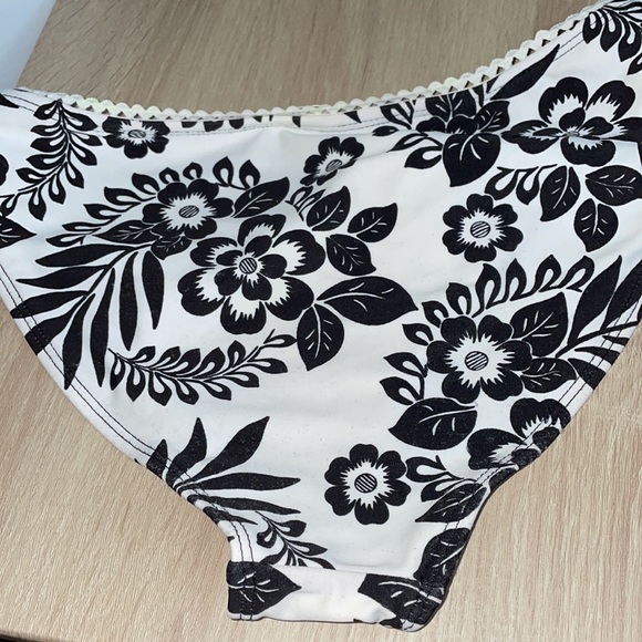 Small Bikini Set + 1 - Picture 5 of 11